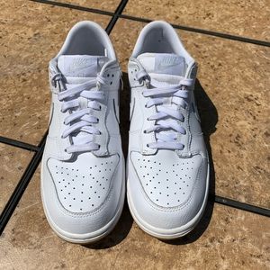 White Nike’s size 8